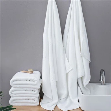 Serviette d'hôtel blanche